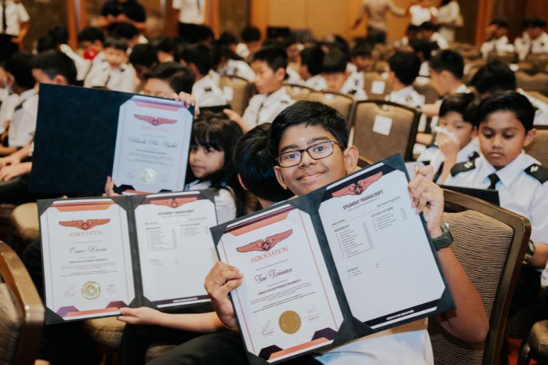 junior aviators with their graduate certificate